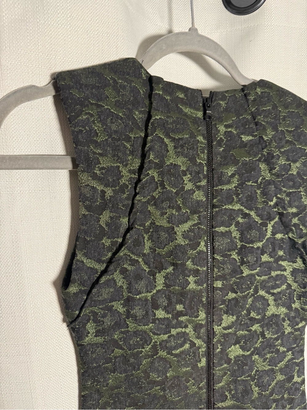 Alice + Olivia Black and Olive Green Jacquard Cheetah Sleeveless Sheath Dress XS - Picture 5 of 8